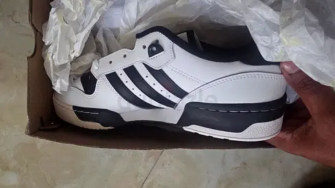 Adidas Originals Sneaker - Brand New