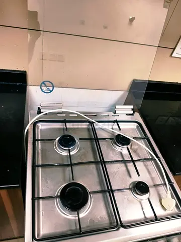 Built-in 4-burner stainless steel gas hob with Rotating griller option - used