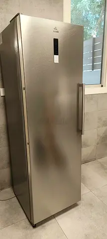 Single-door Stand freezer in stainless steel — good condition