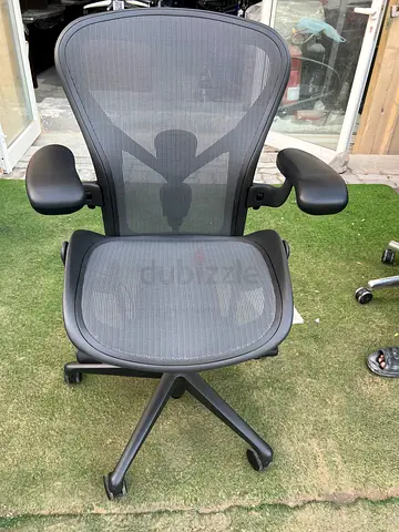 Herman miller Aeron remastered size B fully loaded