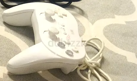 White Classic Controller for Nintendo Wii - Wired, Good Condition