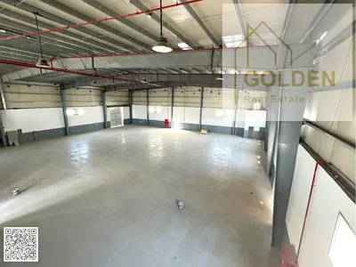مستودع بكهرباء 150 كيلوواط و3 بوابات على طريق رئيسي