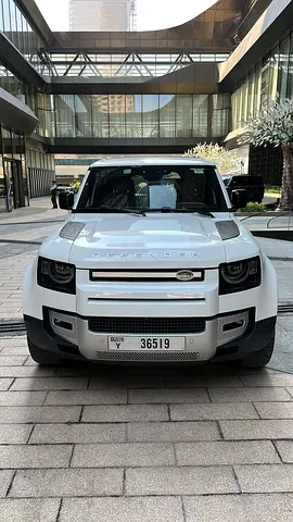 2023 Land Rover Defender 130 HSE GCC Specs – Excellent Condition