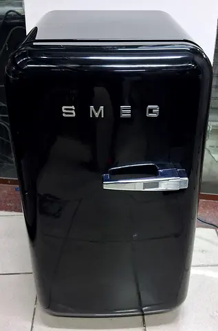 SMEG 50's Retro Style Single Door Mini Refrigerator 38L - Black// Made Italy