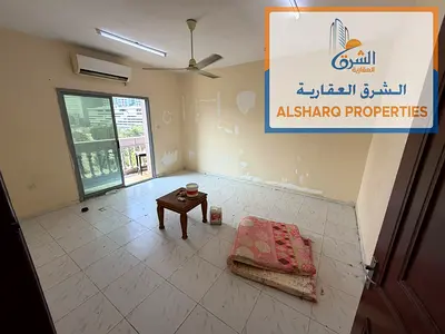 غرفة وصالة منفصلة | إطلالة بحرية | بلكونة | تكييف مركزي | ثاني صف من الكورنيش | سهولة الوصول إلى الشارقة ودبي
