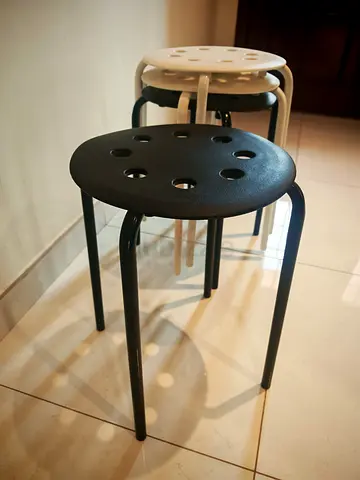 Set of 4 Simple Round Metal Stools — Black & White