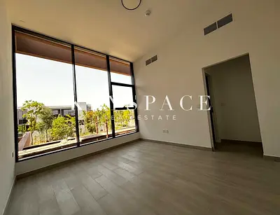 Parkside Residence | Spacious Interiors in a Green Setting | Resale