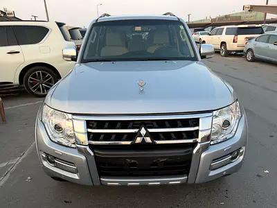 Mitsubishi Pajero 2015 fullopshin GCC Specs Well Maintained