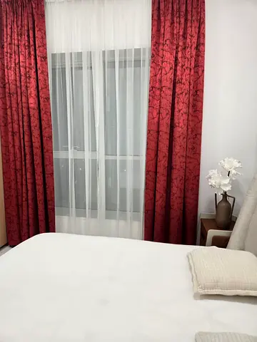 شقة غرفتين نوم + غرفة تخزين مؤثثة بالكامل للبيع في برج واحة 2 (Oasis Tower 2) - عجمان (كود: OAS-2402) | إطلالة على القناة المائية | مؤثثة بالكامل | عا