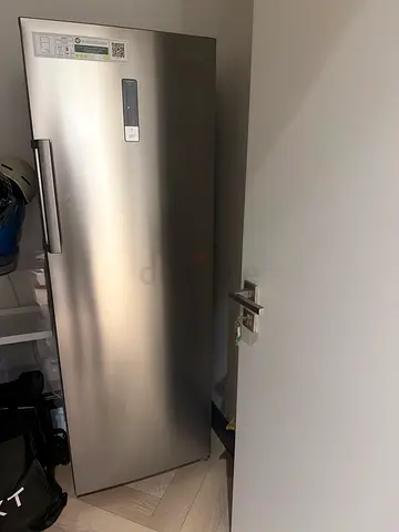 Daewoo Single-door stainless steel upright freezer/refrigerator - good condition