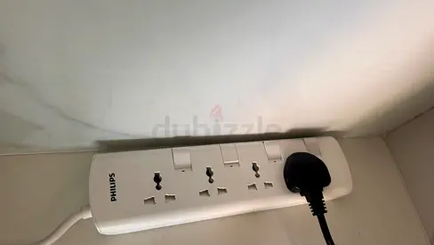 Philips 4 socket Surge Protector Power Strip - White, Good Condition