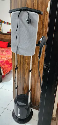 STEAM IRON WITH STAND