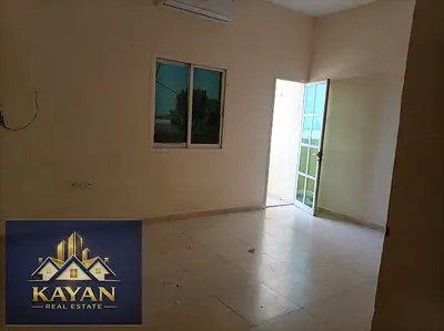 One-bedroom apartment with a living room in Al Maqta, suitable for families and professionals; paym