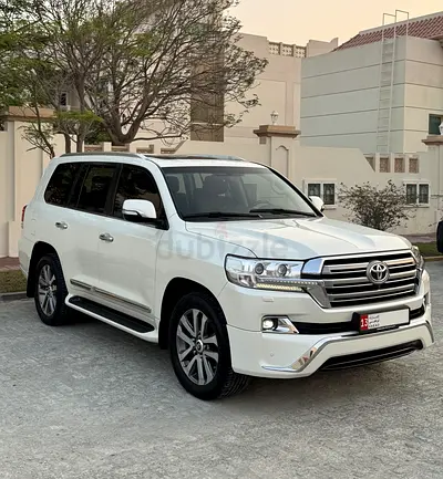Land Cruiser 2018 VXR V8 Pearl White Agency Maintained Al Futtaim Full Options