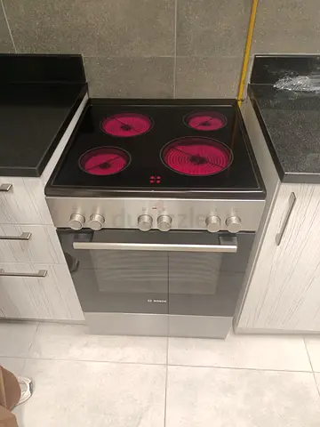 Bosch freestanding electric ceramic hob with oven - good working condition 60cm