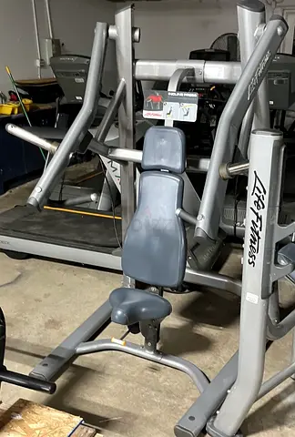 Life Fitness Signature Series Plate Load Incline Chest Press
