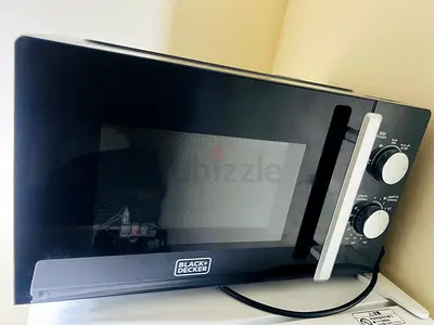 Black & Decker Countertop Microwave - Good Working Condition