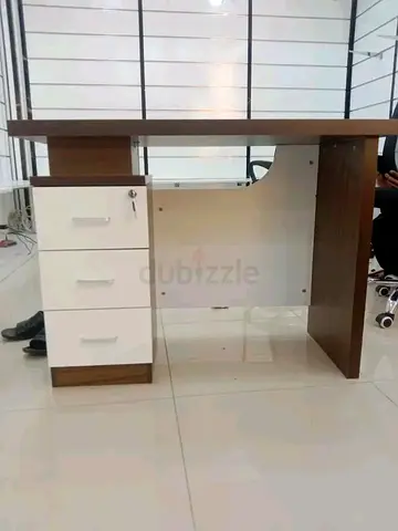 I'm selling modern office Desk table sale like new