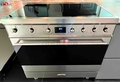 Free Delivery- SMEG Made in Italy 5-Burner Electric Ceramic Cooking Range 90x60 CM