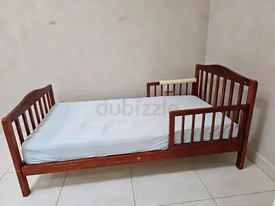 Wooden Toddler Bed / Daybed in Good Condition