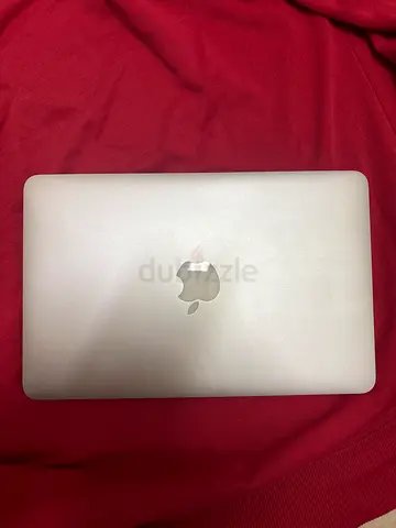 Apple MacBook (Silver) - Good condition, clean body