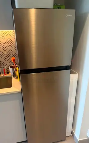 Two door fridge freezar condition new under warranty