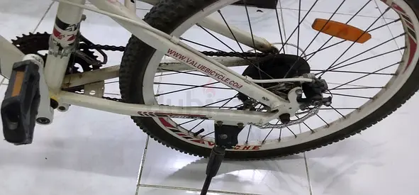 Used white mountain bike - 24" wheel