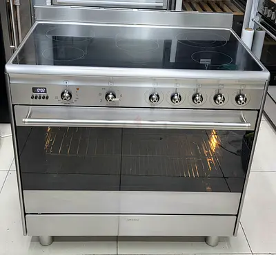 SMEG Electric Ceramic Cooker 90cm Barely Use Same As Like New