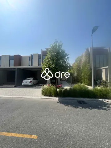 SPACIOUS 4-BEDROOM CORNER VILLA | HUGE MASTER | WALK-IN WARDROBE | MAID'S ROOM | LARGE GARDEN | AED 199,999