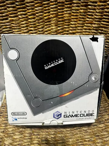 NINTENDO GAMECUBE WITH BOX