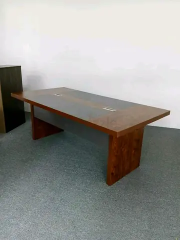 I'm selling modern office Desk table sale like new
