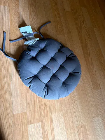 Round tufted seat cushion / chair pad - gray