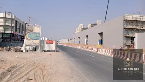 Residential-commercial land (G+2) located directly on the main road, opposite Azha Mall; available for freehold ownership by all.