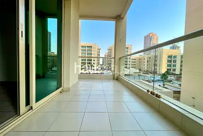 Tenanted | Mid-floor | Corner Unit