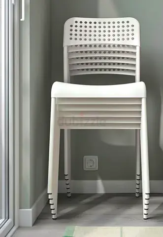 Set of 4 white stackable dining chairs - modern plastic design