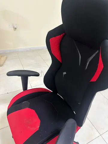 Used red and black toddler gaming seat (good condition)