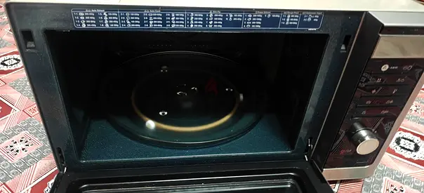 Samsung countertop microwave oven - good working condition
