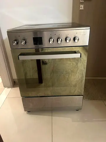 Stainless steel freestanding electric cooker with oven - good condition