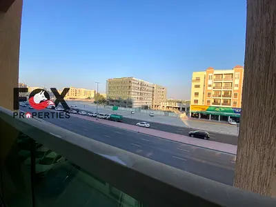 ارقي 3 غرف وصالة ماستر / تشطيب مودرن فاخر / خزائن حائط / اطلالة مفتوحة بالكامل / قريب من مخرج دبي / 60 الف