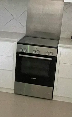 Bosch - Stainless steel freestanding electric cooker with glass hob and oven - good condition