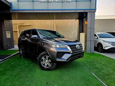 FORTUNER EXR/ V4 2.7L/ LEATHER DVD / LOW MILEAGE