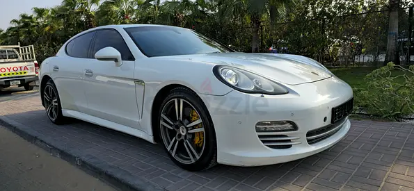 Full Original Paint Porsche Panamera Platinum Edition | GCC Specs | Excellent Condition