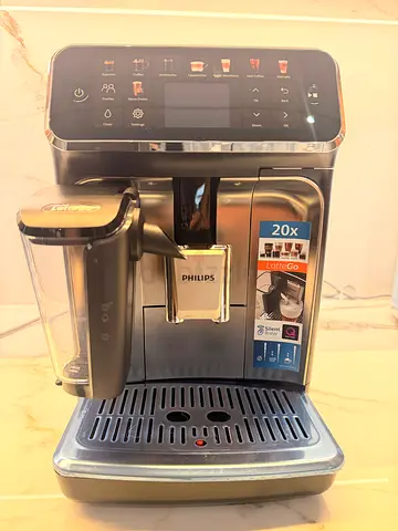 Philips 5500 Series Fully Automatic Coffee Machine – EP5547/90  LIKE NEW – Only 10 months old & u
