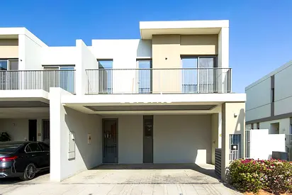 Opposite Pool & Park | Vacant | Upgraded