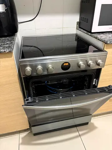 Indest newest model Stainless Steel Electric Range with Glass Hob and Oven - Excellent Condition