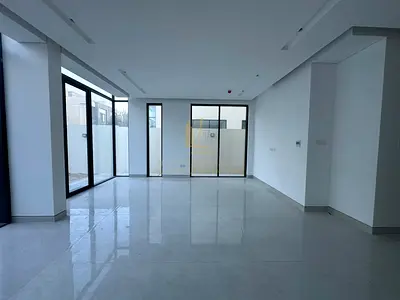 🏡 فيلا للبيع في مجمع الزاهيه – الشارقة