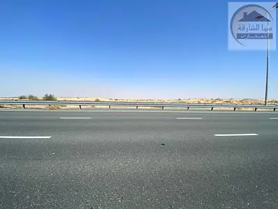 للبيع أرض فىى الشارقة منقطة المالحة تجارية موقع فنان وسعرلقطة