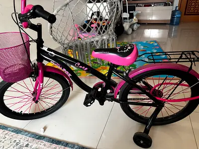 Pink kids' 16-inch bicycle with training wheels and front basket