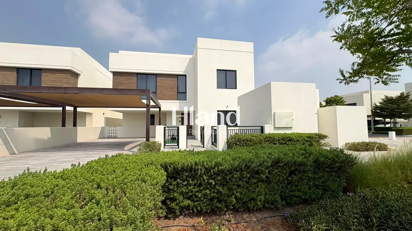 Luxury Corner 5BR Villa | Spacious | High-Value