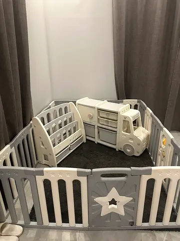 Baby play pen + storage